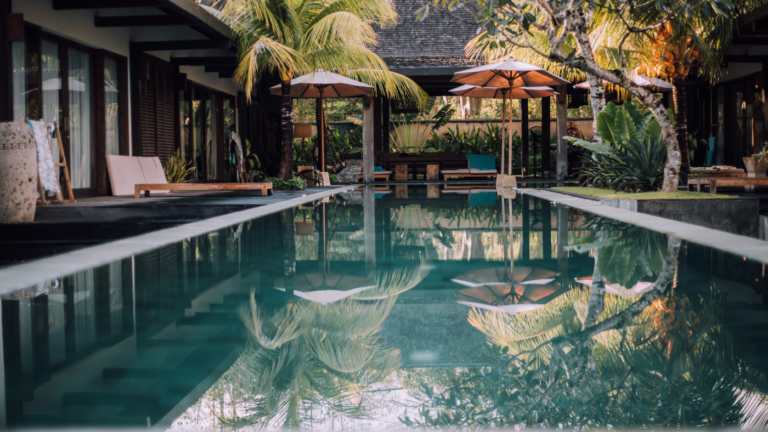 What are the best luxury resorts in Bali?