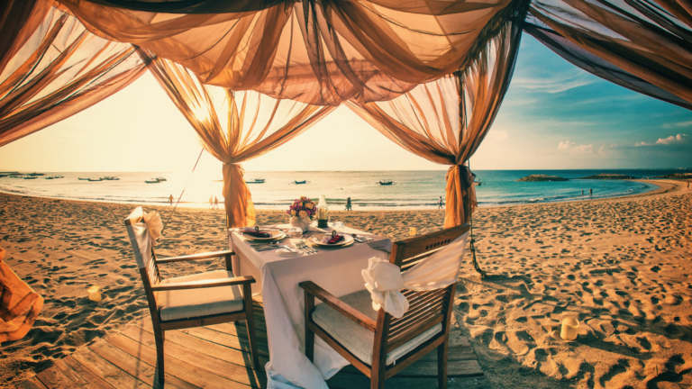 What are the best places for a romantic dinner in Bali?